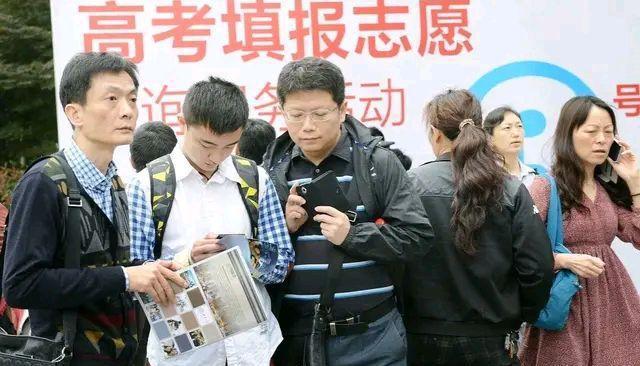 民辦本科vs公辦專科 高考分數(shù)過本科線后的十字路口抉擇